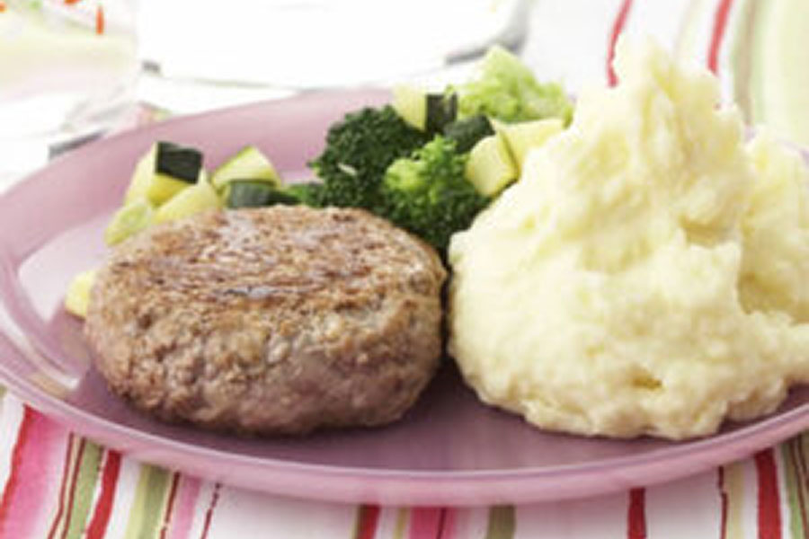 Aardappelpuree met hamburger en broccoli