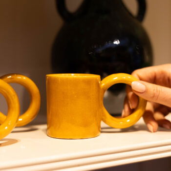 Gele koffie/thee mok aardewerk