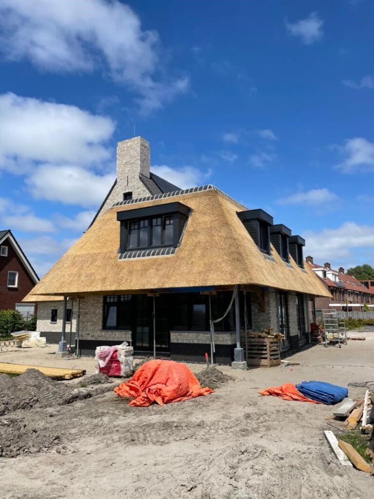 Nieuw rieten dak Maasland