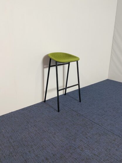 Barkruk De Vorm LJ3, groene zitting, zwart frame
