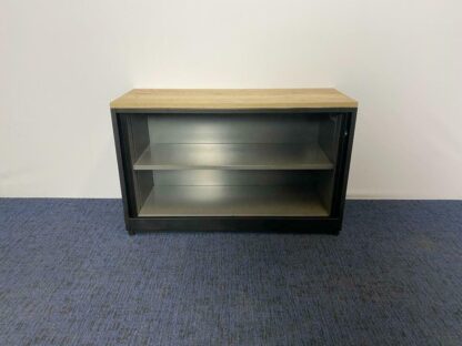 Roldeurkast Ahrend, zwart (nieuw gespoten), nieuw topblad, H 74 x B 120 x D 45 cm. - Afbeelding 4