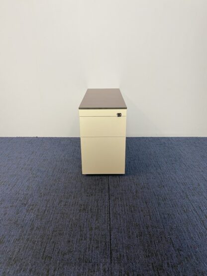 Ladeblok Ahrend, wit, bruin eiken topblad, 1 pennenlade, 1 lade, 1 hangmap lade, H 57,5 x B 31,5 x D 76 cm. - Afbeelding 2