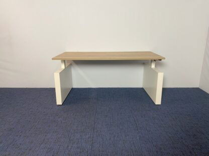 Bureau Ahrend (slinger), 160 x 80 cm. - nieuw blad in kleur naar keuze, wit onderstel