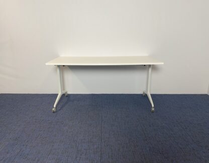 Verrijdbare/inklapbare tafel, wit blad, 160 x 80 cm.