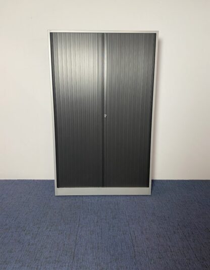 Roldeurkast Ahrend, aluminium/zwart, H 195 x B 120 x D 45 cm.