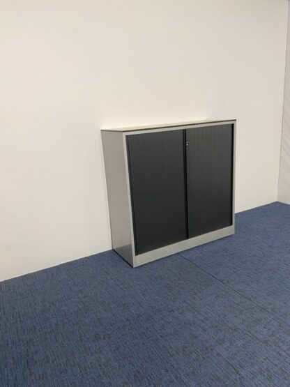 Roldeurkast Ahrend, aluminium/zwart, ahorn topblad, H 105 x B 120 x D 45 cm. - Afbeelding 3