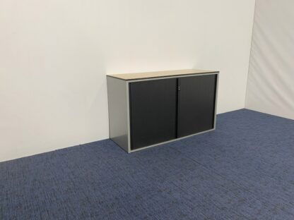 Roldeurkast Ahrend, aluminium/zwart, ahorn topblad, H 74 x B 120 x D 45 cm. - Afbeelding 3