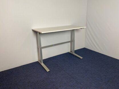 Zit/sta bureau Actiforce (slinger), 160 x 80 cm. met wit blad en aluminium onderstel
