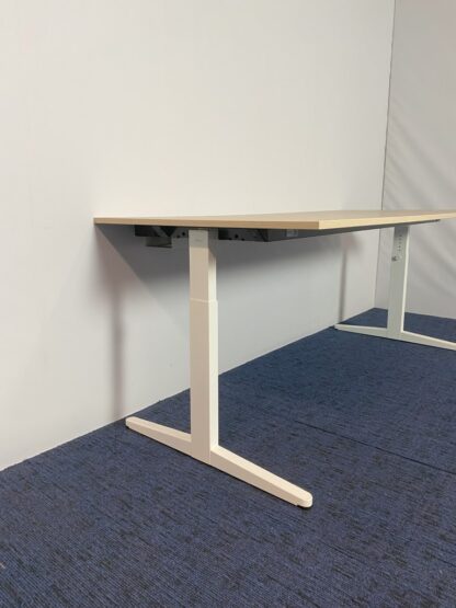 Bureau Ahrend, eiken blad, wit onderstel, 180 x 80 cm. - Afbeelding 4