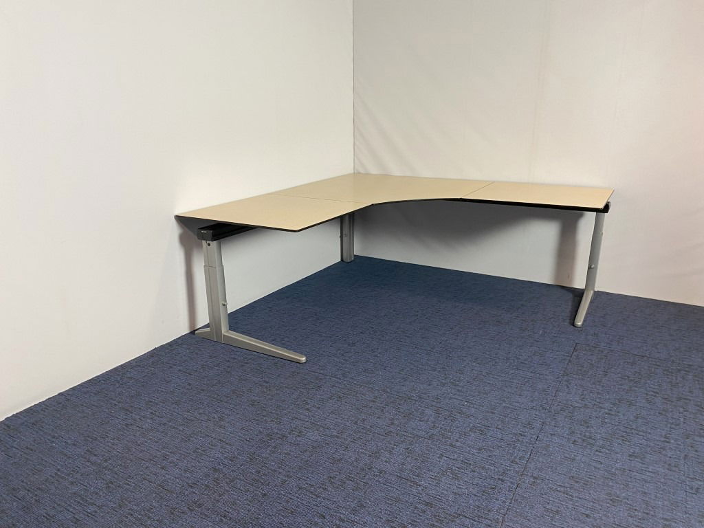 Hoekbureau Ahrend Essa, ahorn blad, aluminium onderstel, 200 x 200 cm. - Afbeelding 2