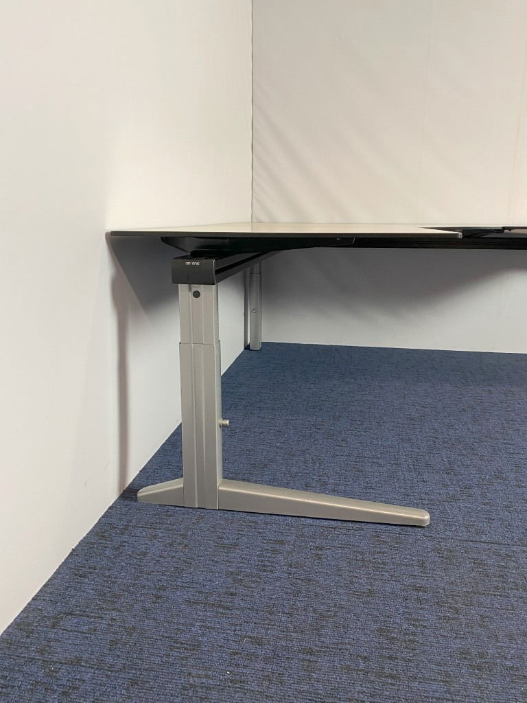 Hoekbureau Ahrend Essa, ahorn blad, aluminium onderstel, 200 x 200 cm. - Afbeelding 5