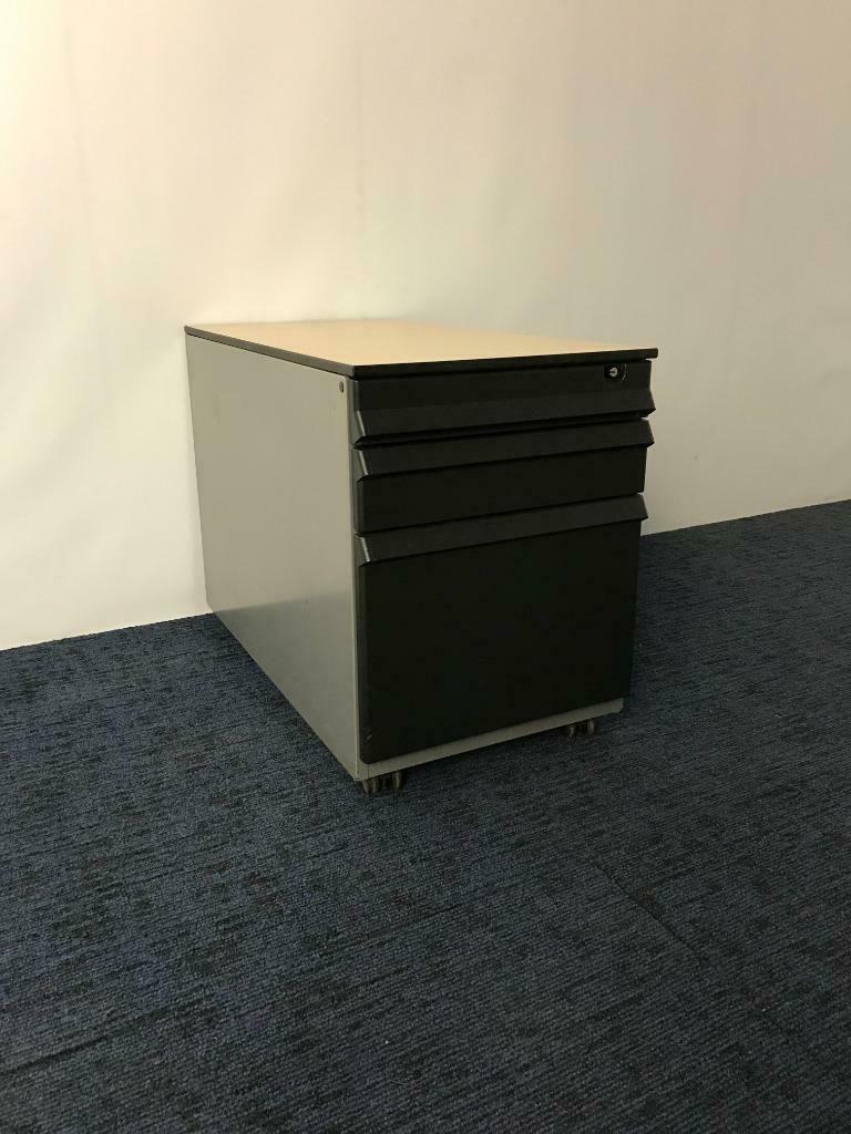 Hoekbureau Ahrend Essa, ahorn blad, aluminium onderstel, 200 x 200 cm. - Afbeelding 6