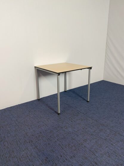 Vergadertafel Ahrend, ahorn blad, aluminium 4-poot onderstel, 80 x 80 cm. - Afbeelding 3