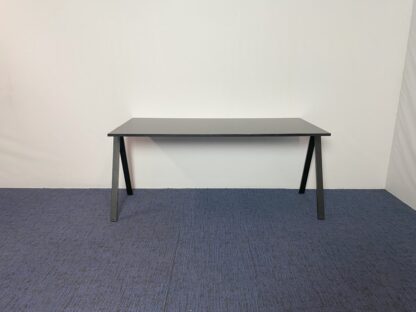 Vergadertafel Wiesner Hager Yuno, zwart, 160 x 80 cm.