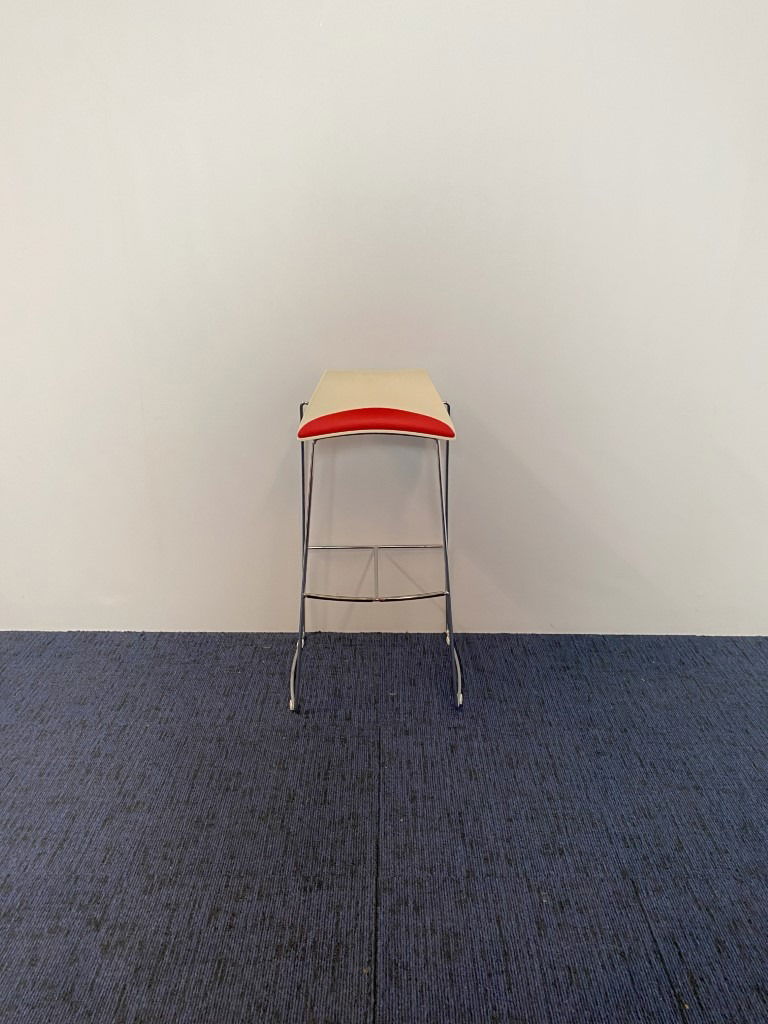 Barkruk Hoop, rode stof, chroom onderstel - Afbeelding 3