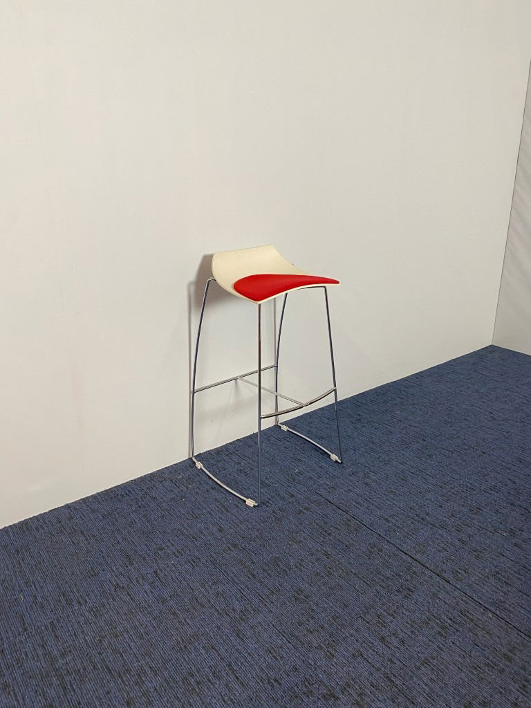 Barkruk Hoop, rode stof, chroom onderstel - Afbeelding 2