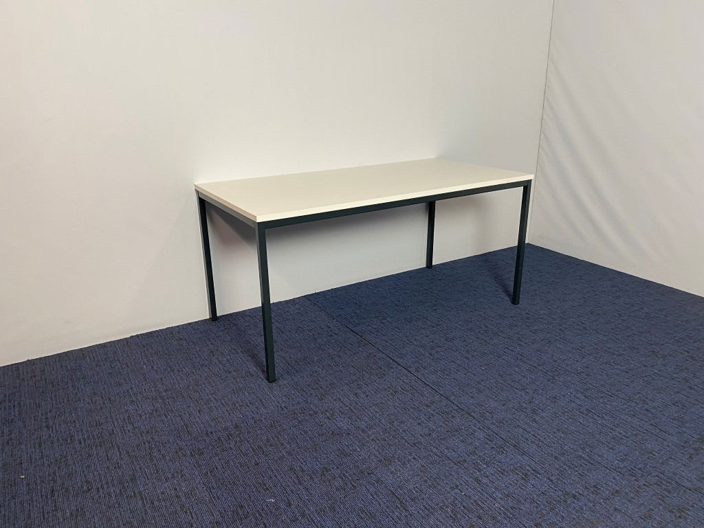 Kantinetafel, wit blad, antraciet 4-poot, 160 x 80 cm.