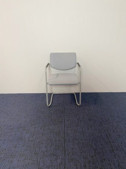 Vergaderstoel Lande, lichtgrijze stof, aluminium slede - Afbeelding 3