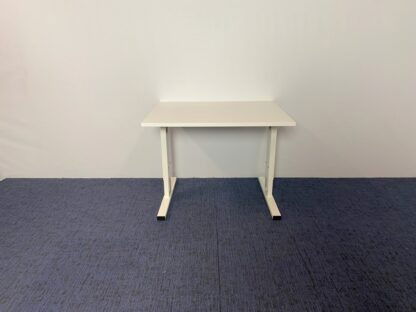 Bureau Voortman, wit blad, wit onderstel, 100 x 80 cm. - Afbeelding 2