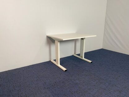 Bureau Voortman, wit blad, wit onderstel, 100 x 80 cm. - Afbeelding 3