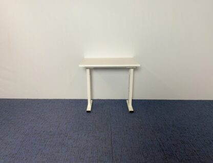 Bureau Voortman, wit blad, wit onderstel, 80 x 60 cm.