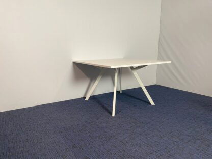 Vergadertafel Voortman, wit blad, wit frame, 120 x 120 cm. - Afbeelding 3