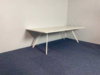 Vergadertafel Voortman, wit blad, wit frame, 240 x 120 cm. - Afbeelding 2