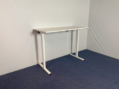 Zit/sta bureau Voortman (elektrisch), wit blad, wit onderstel, 160 x 80 cm.