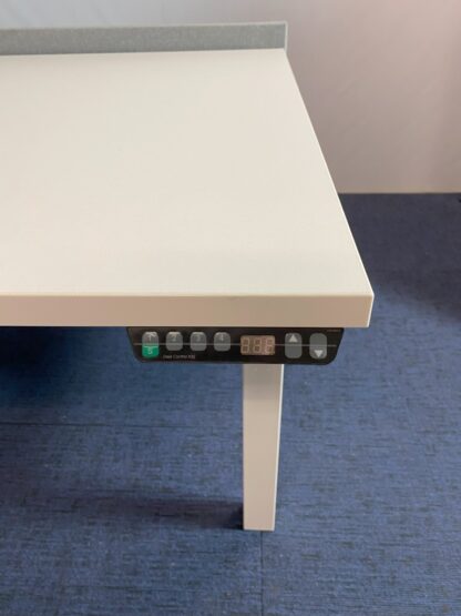 Bench zit/sta bureau Ahrend (elektrisch - incl. akoestische wand), wit blad, wit onderstel, 200 x 210 cm. - Afbeelding 7