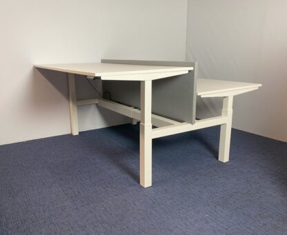 Bench zit/sta bureau Ahrend (elektrisch - incl. akoestische wand), wit blad, wit onderstel, 200 x 210 cm. - Afbeelding 3