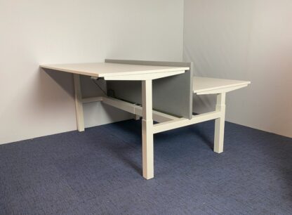 Bench zit/sta bureau Ahrend (elektrisch - incl. akoestische wand), wit blad, wit onderstel, 200 x 210 cm. - Afbeelding 2