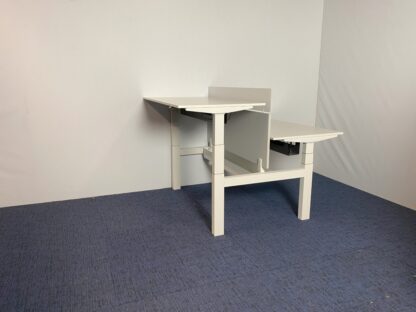 Bench zit/sta bureau Steelcase (elektrisch), wit blad, wit onderstel, 140 x 160 cm. - Afbeelding 2