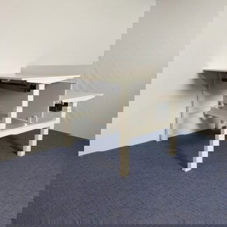 Bench zit/sta bureau Steelcase (elektrisch), wit blad, wit onderstel, 140 x 160 cm.