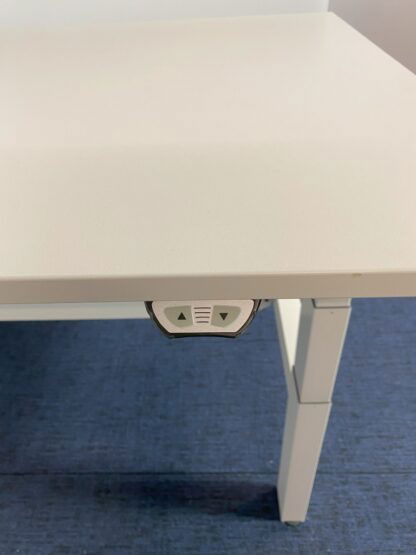 Bench zit/sta bureau Steelcase (elektrisch), wit blad, wit onderstel, 140 x 160 cm. - Afbeelding 6
