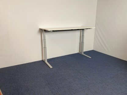 Zit/sta bureau Bene (elektrisch), wit blad, aluminium onderstel, 180 x 80 cm. - Afbeelding 2