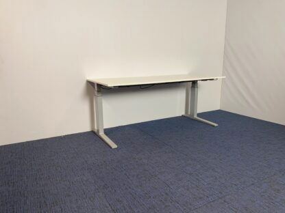 Zit/sta bureau Bene (elektrisch), wit blad, aluminium onderstel, 180 x 80 cm. - Afbeelding 4