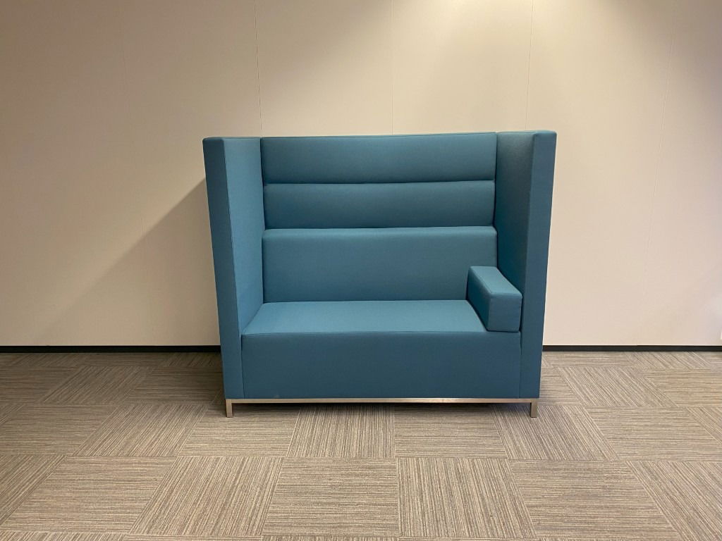 Treinbank Ahrend Loungescape (akoestisch), lichtblauw, H 140 x B 160 x D 86 cm.