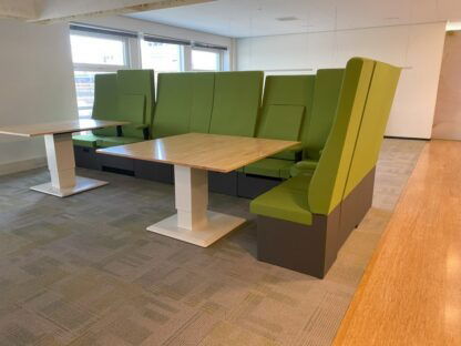 Prachtige Ahrend 750 lounge set, groene stof - incl. tafel