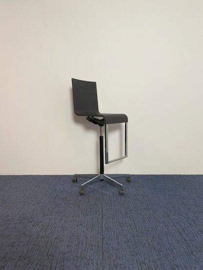 Verrijdbare barkruk Vitra .03 High, zwart, chroom frame