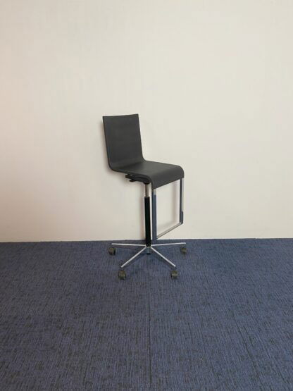 Verrijdbare barkruk Vitra .03 High, zwart, chroom frame - Afbeelding 3