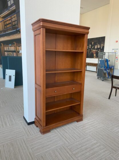 Boekenkast Cheval, kersenhout, H 193 x B 103 x D 42 cm. - Afbeelding 3