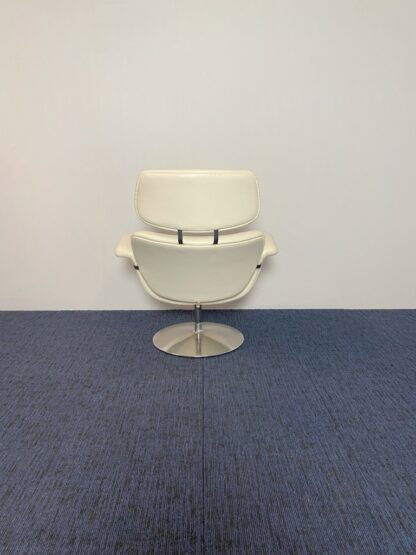 Design draaifauteuil Artifort Big Tulip - wit leder - chroom onderstel - Afbeelding 6