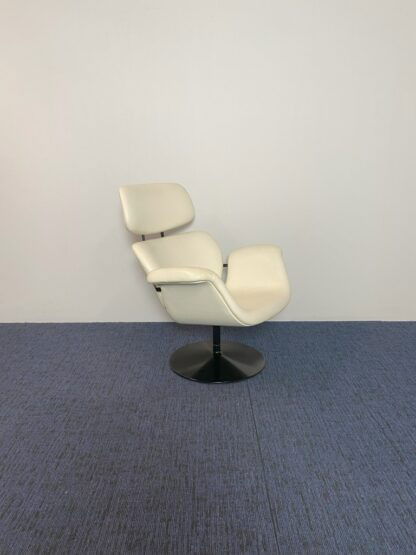 Design draaifauteuil Artifort Big Tulip - wit leder - zwart onderstel - Afbeelding 2
