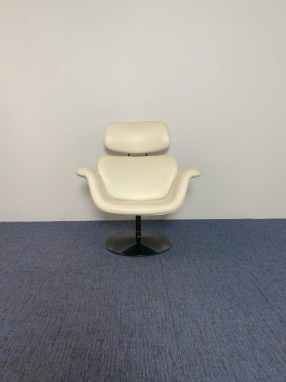 Design draaifauteuil Artifort Big Tulip - wit leder - zwart onderstel - Afbeelding 3