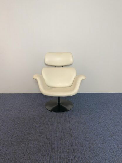 Design draaifauteuil Artifort Big Tulip - wit leder - zwart onderstel - Afbeelding 4