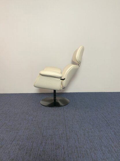 Design draaifauteuil Artifort Big Tulip - wit leder - zwart onderstel - Afbeelding 5