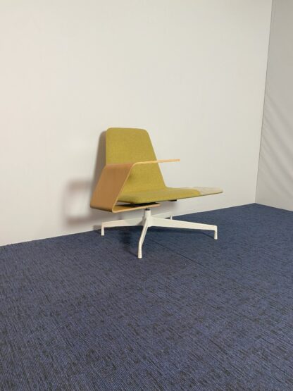 Fauteuil Haworth Harbor Work Lounge, mosterdgroen/lichtgrijs, wit onderstel