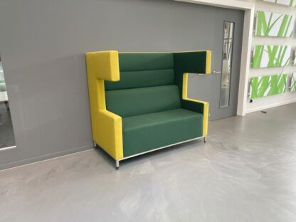 Treinbank Ahrend Loungescape (akoestisch), donkergroen/geel, H 142 x B 160 x D 86 cm.