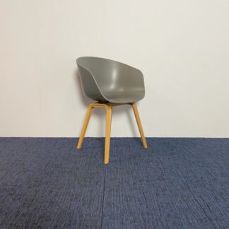 Vergaderstoel HAY About A Chair AAC 22 - antraciet, eiken frame