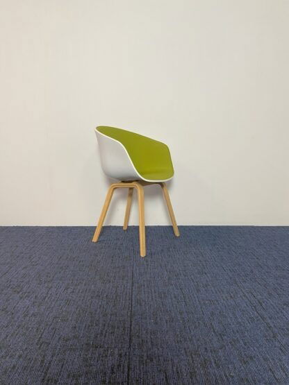Vergaderstoel HAY About A Chair 'AAC' 22 - groen/wit, eiken onderstel